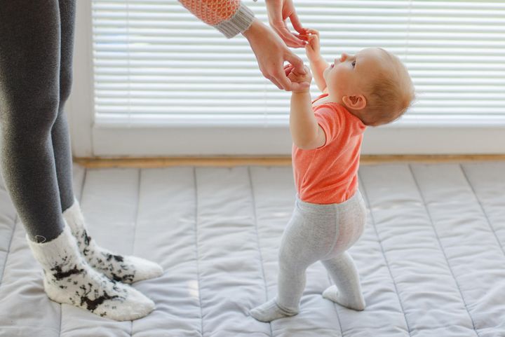 when-babies-start-walking
