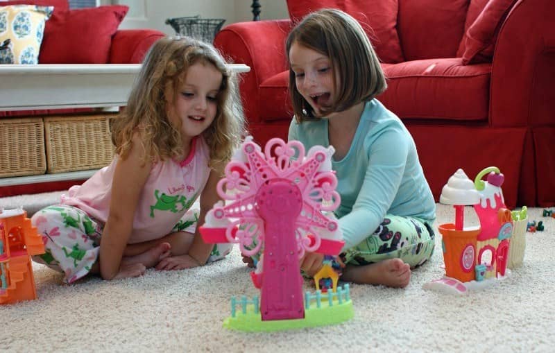 Для детского сада домашнего типа нужны не только помещения, но и широкий выбор игрушек для дома и улицы.