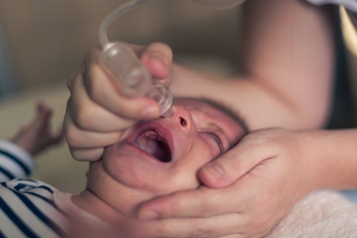 чем чистить нос новорожденному
