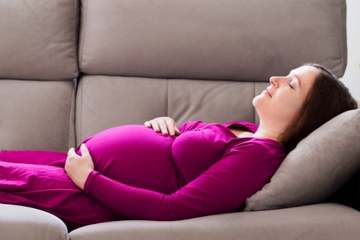 почему нельзя спать беременным на спине